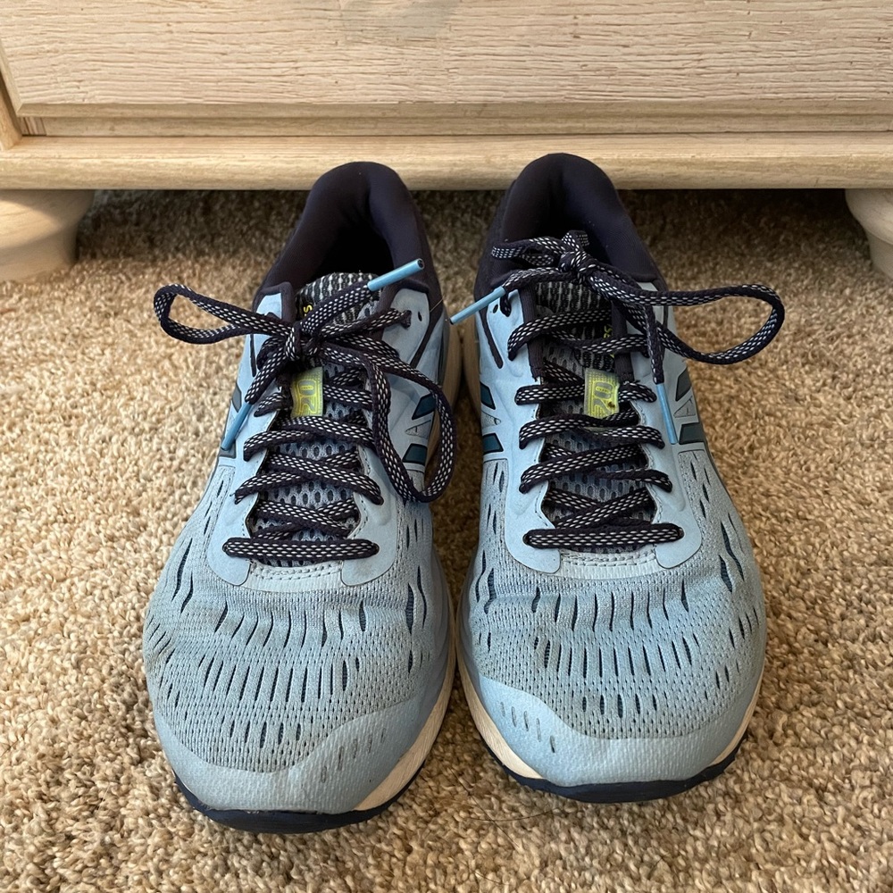 ASICS Gel Cumulus 8 Size 8.5